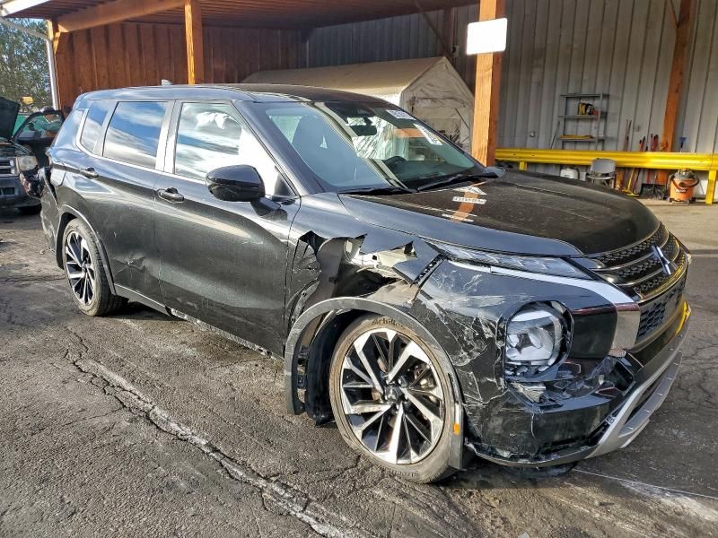 2023 Mitsubishi Outlander se