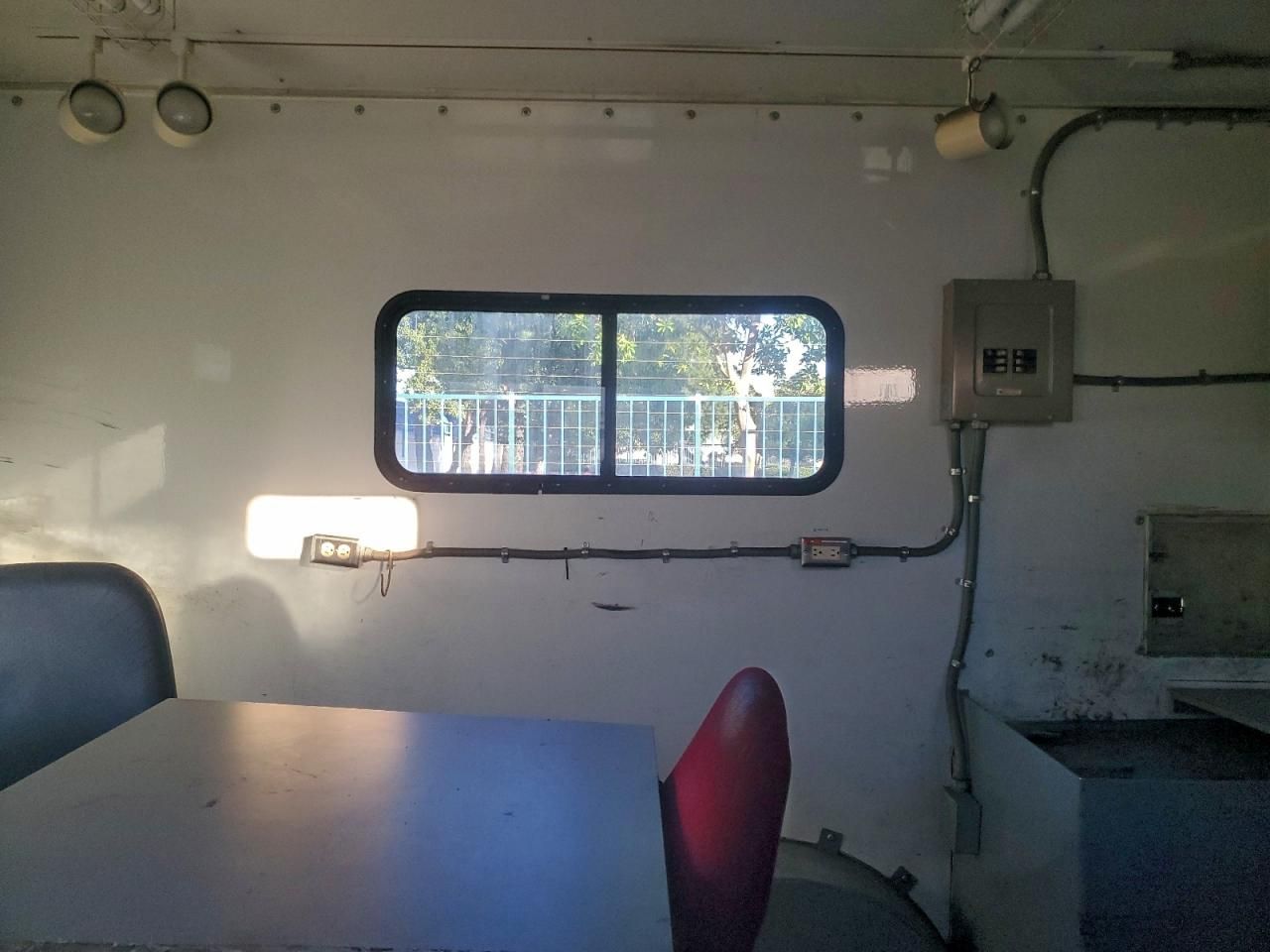 1998 B&W Custom BV 19 Fiber Optic Splcling Trailer