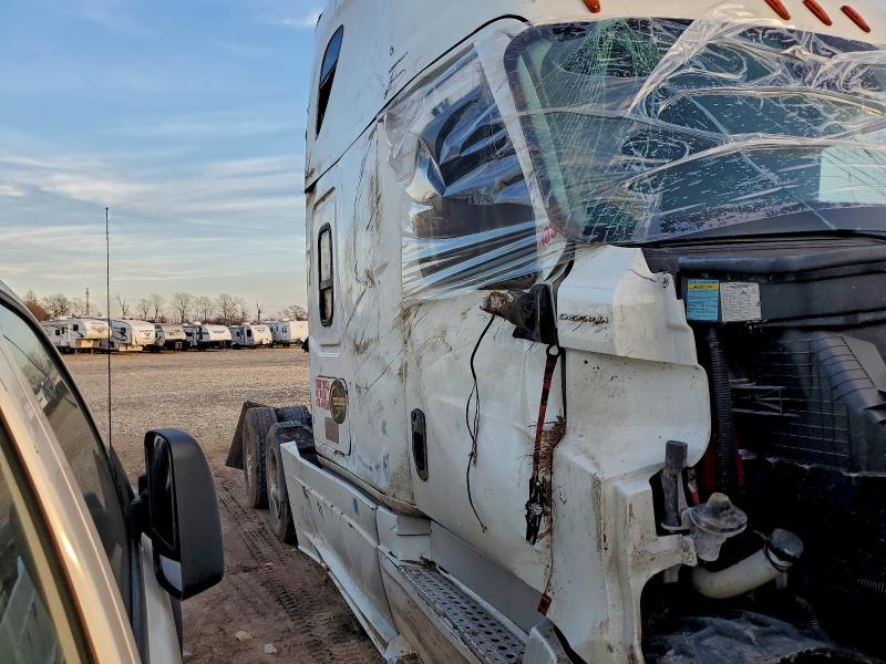 2021 Freightliner Cascadia 126