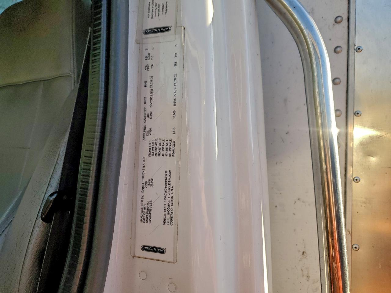 2017 Freigliner 2017 Freightliner Business Class M2 BOX Truck