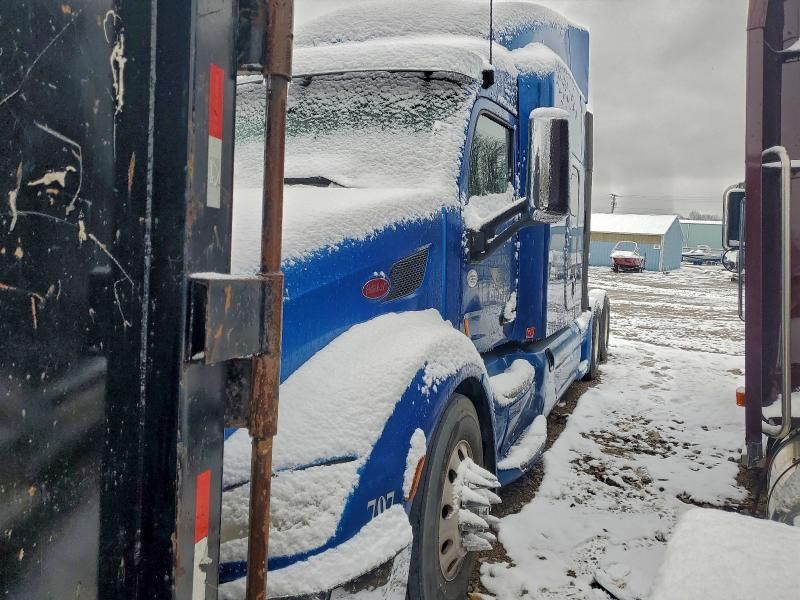 2016 Peterbilt 579 Semi Truck