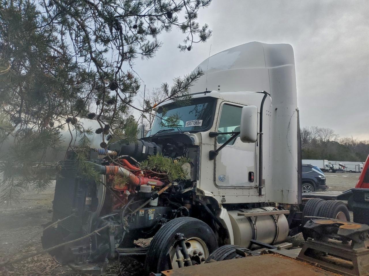 2013 Kenworth T600 Semi Truck