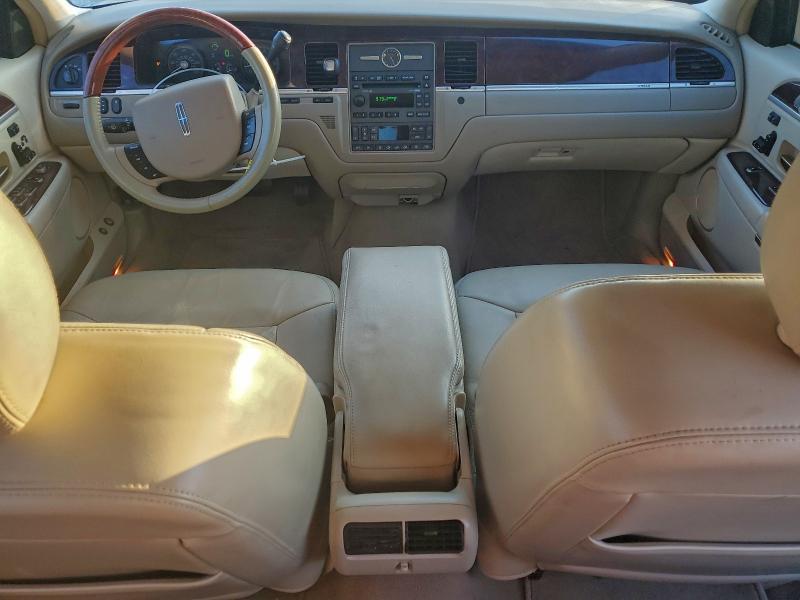 2007 Lincoln Town car Signature Limited