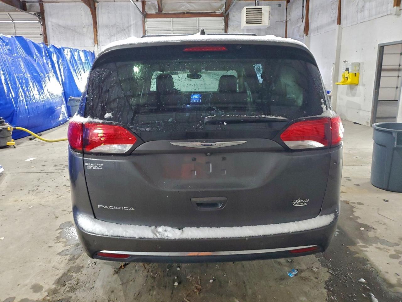 2017 Chrysler Pacifica Touring l