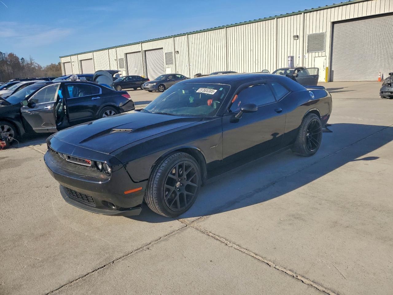 2015 Dodge Challenger sxt Plus