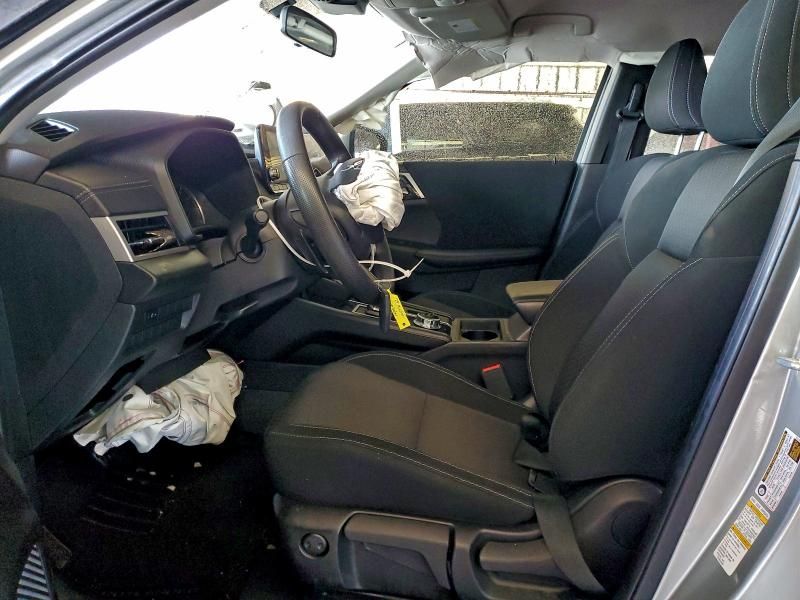 2024 Mitsubishi Outlander es