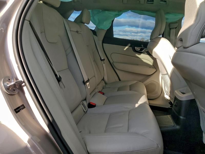 2023 Volvo Xc60 Plus