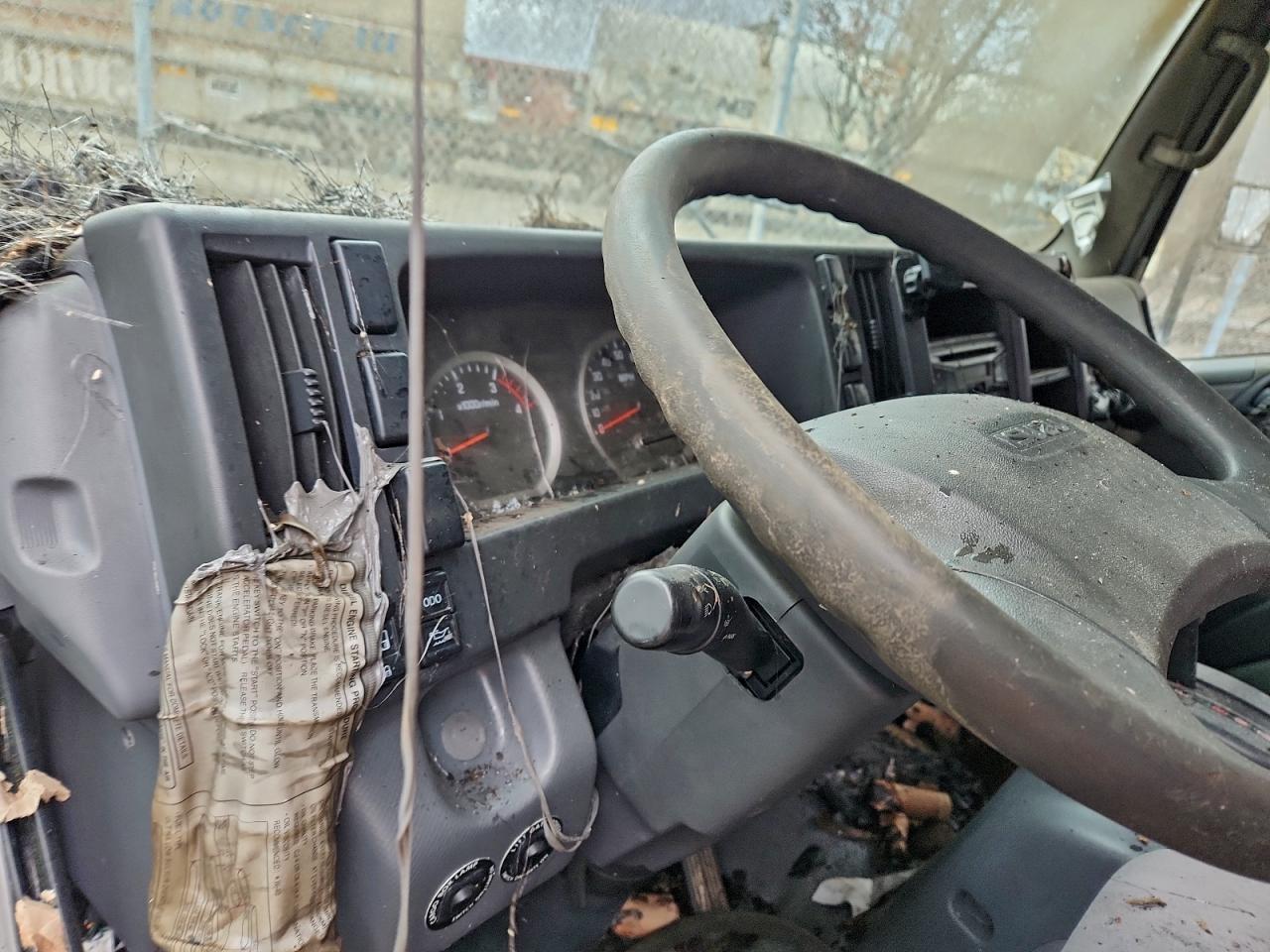 2018 Isuzu NPR BOX Truck