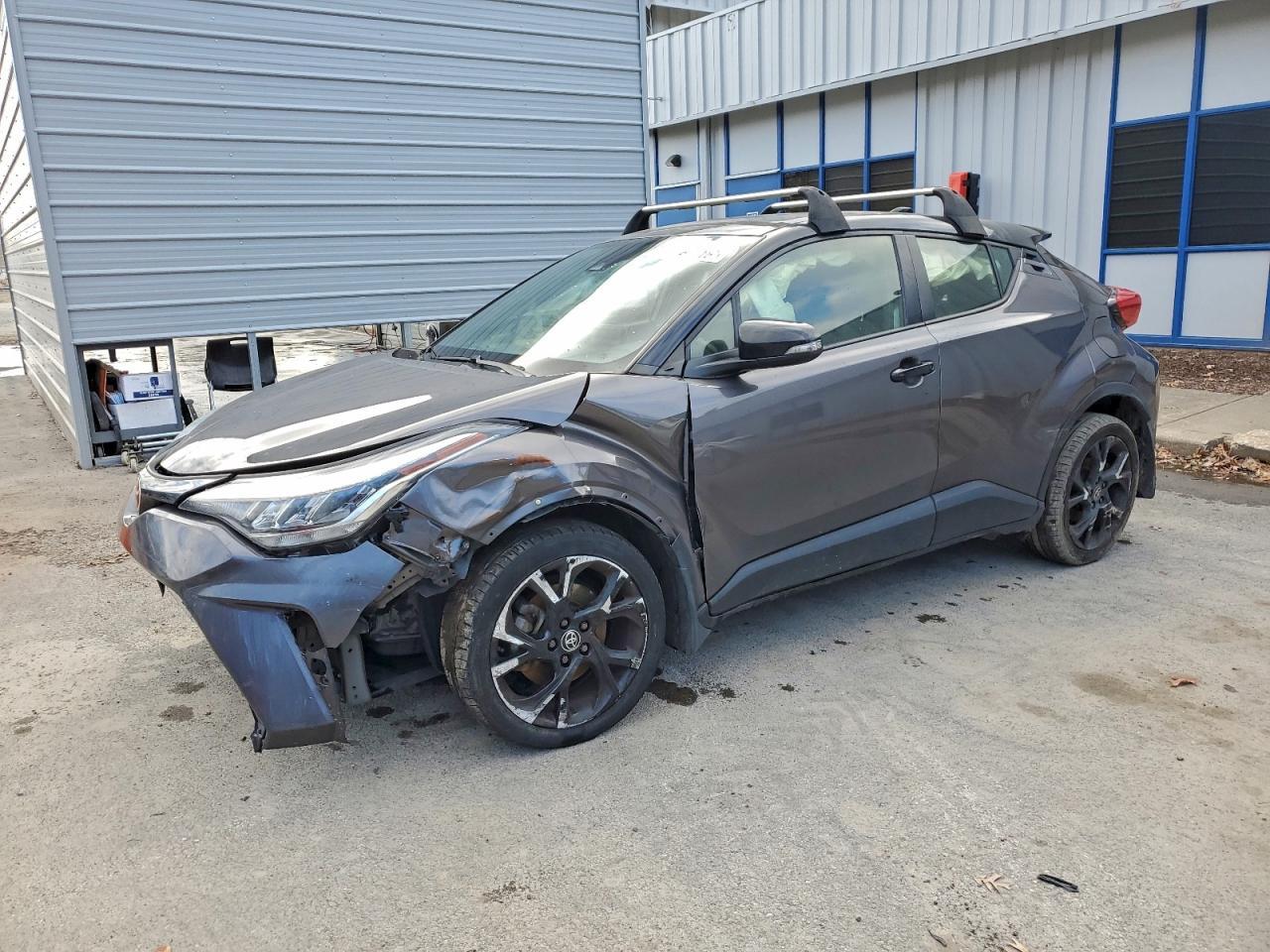 2021 Toyota C-hr xle