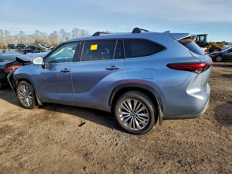 2022 Toyota Highlander Platinum