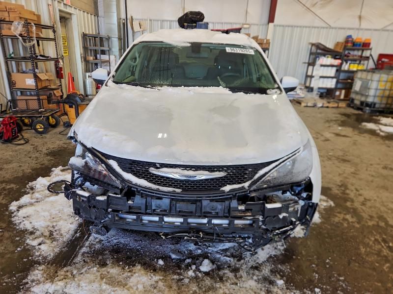 2022 Chrysler Voyager lx