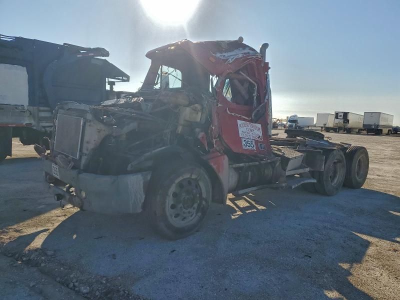 2004 Freightliner Columbia 120 Semi Truck