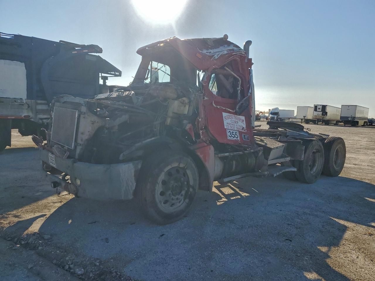 2004 Freightliner Columbia 120 Semi Truck