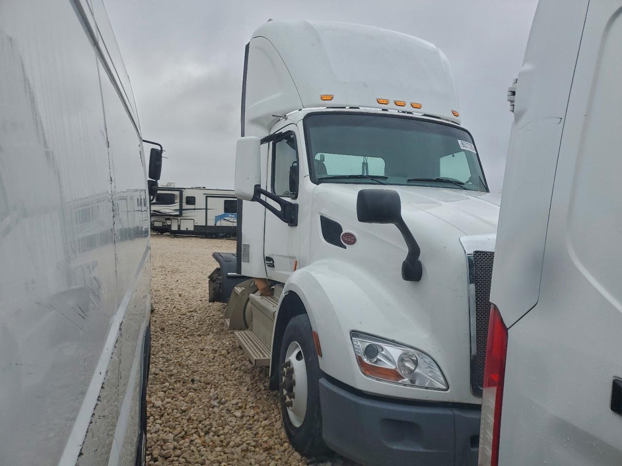 2018 Peterbilt 579 Semi Truck