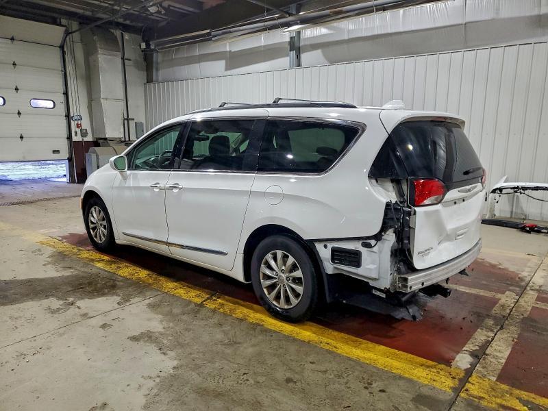 2017 Chrysler Pacifica Touring l