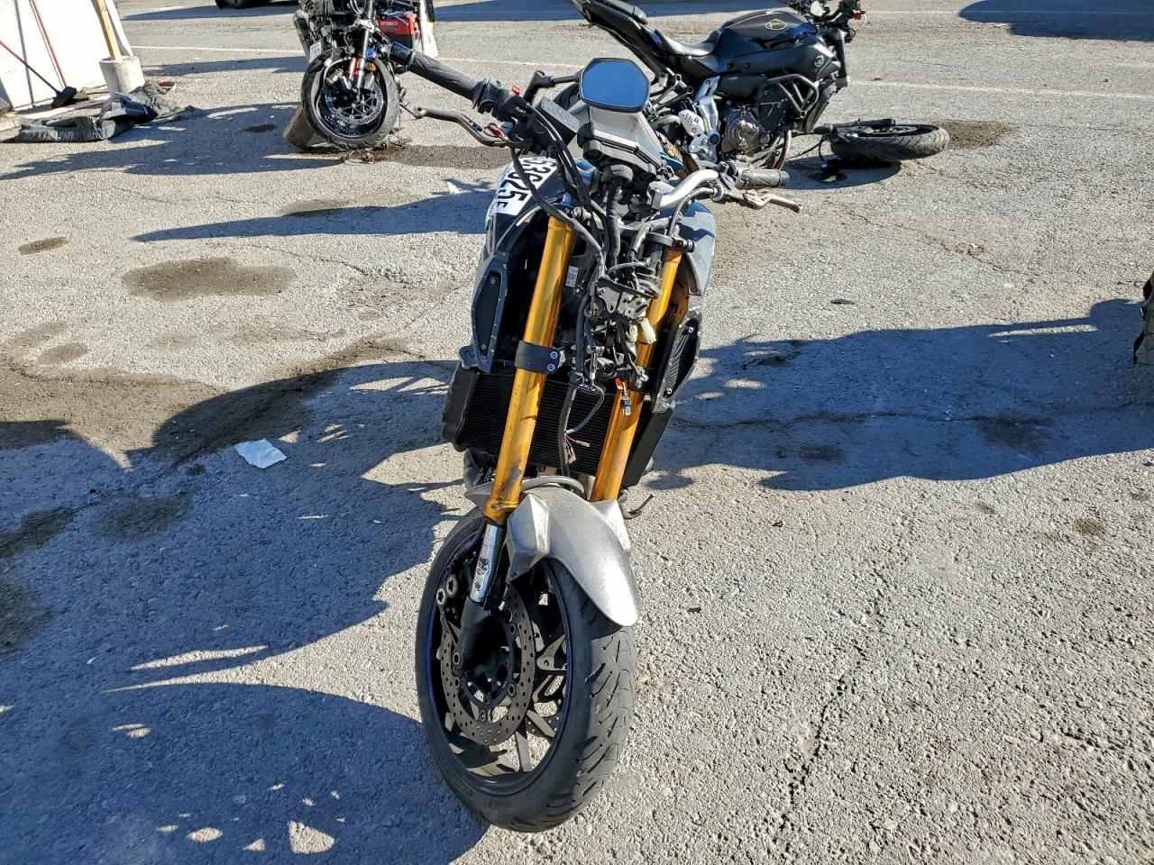 2014 Yama FZ09
