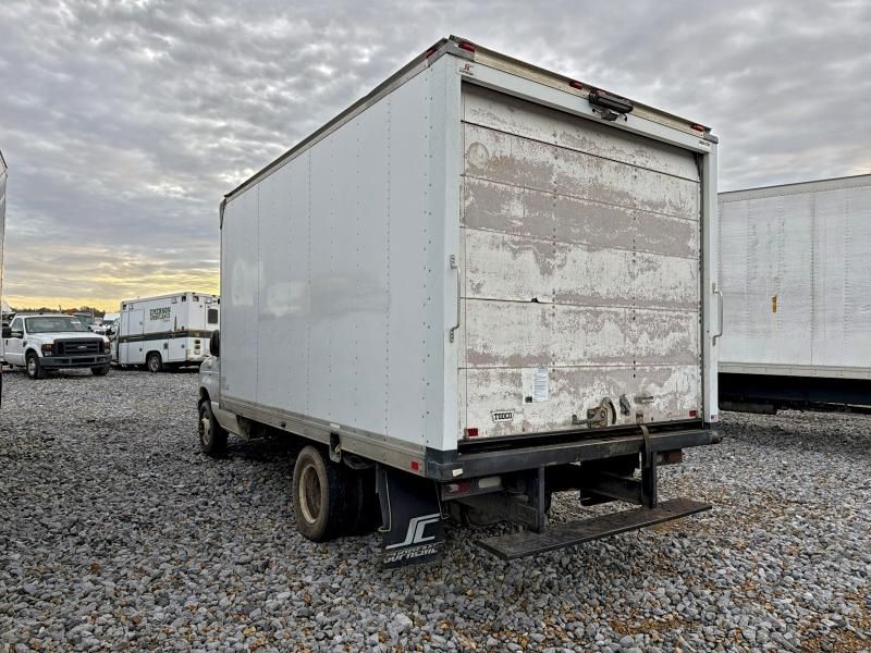 2013 Ford Econoline E350 Super Duty Cutaway Van