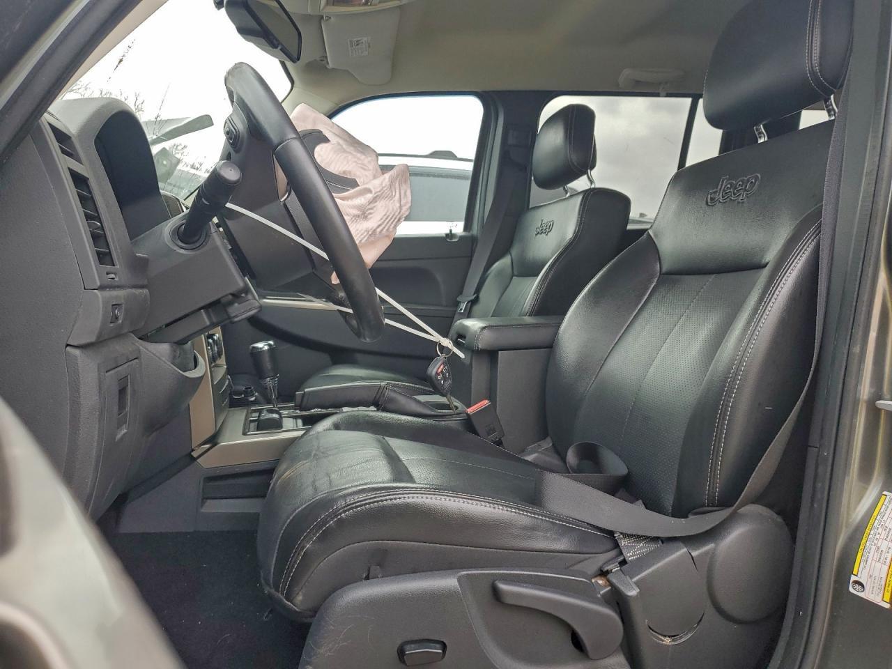 2012 Jeep Liberty jet