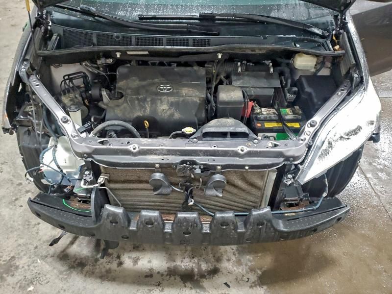 2013 Toyota Sienna xle