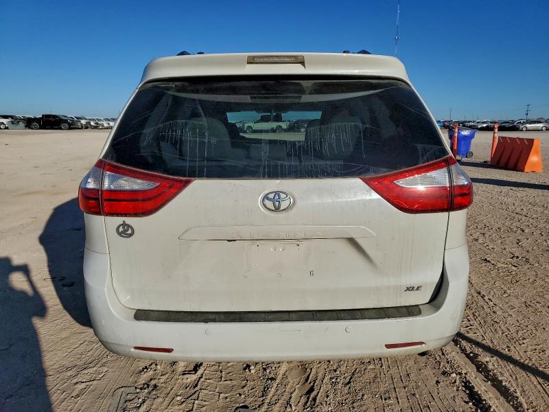 2017 Toyota Sienna xle Premium 8-passenger