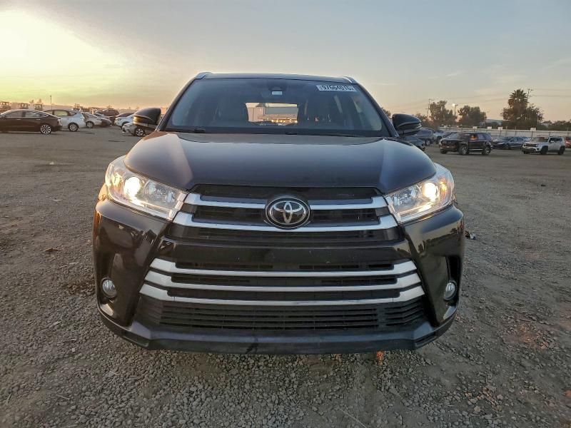 2019 Toyota Highlander se