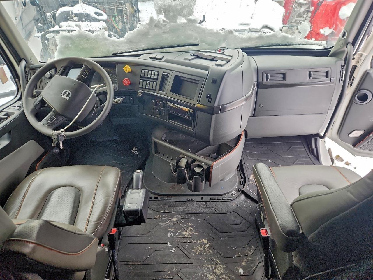 2025 Volv O VNL Semi Truck