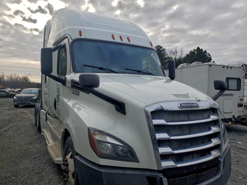 2019 Freigliner 2019 Freightliner Cascadia 126 Semi Truck