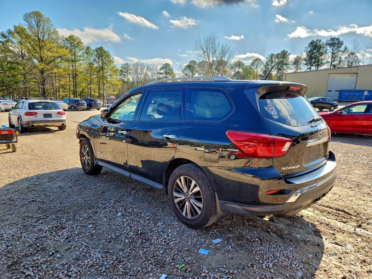 2017 Nissan Pathfinder s