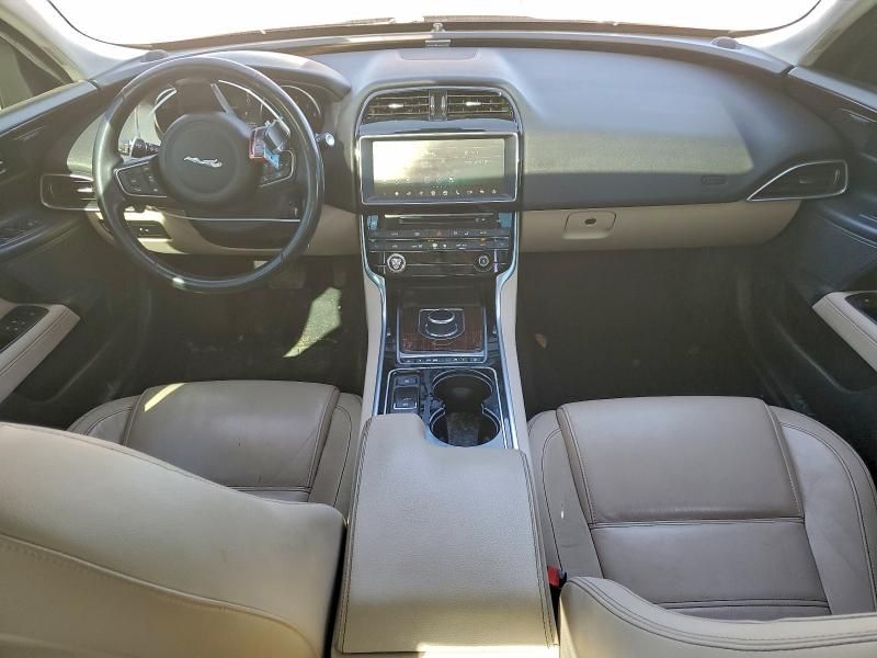 2017 Jaguar Xe Prestige