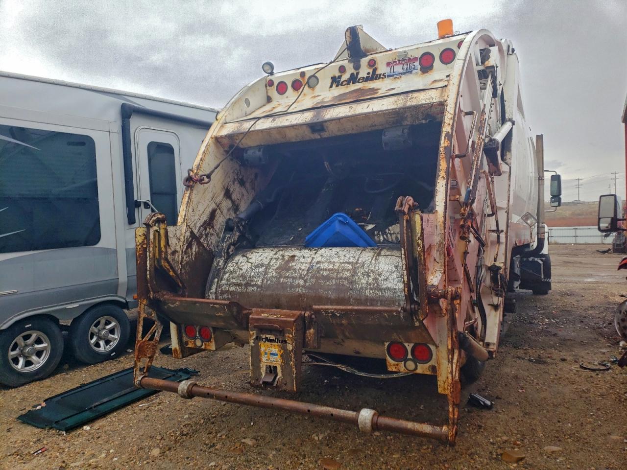 2004 International 7400 Refuse Truck