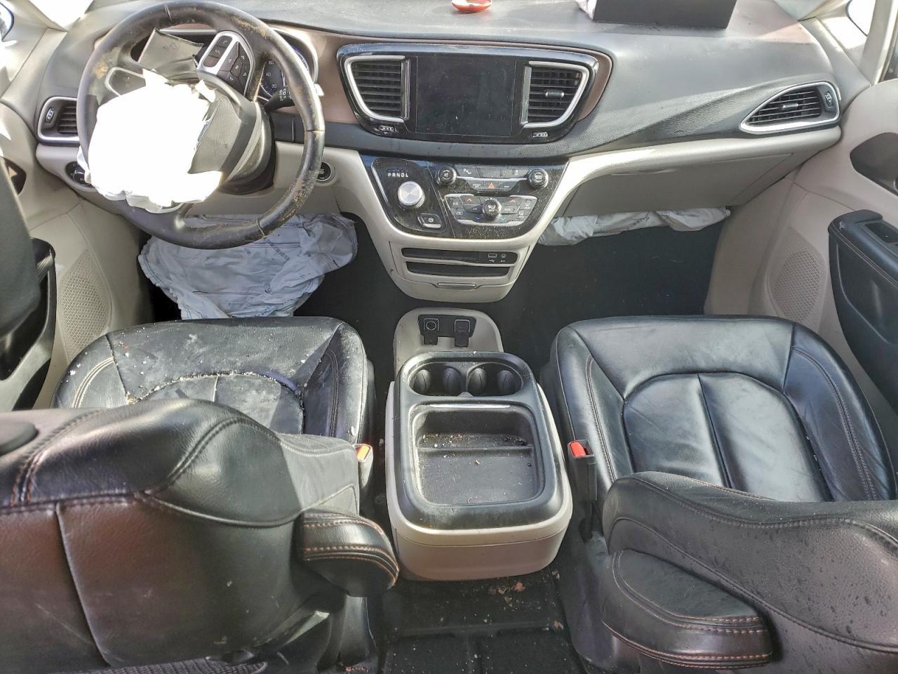 2017 Chrysler Pacifica Touring l