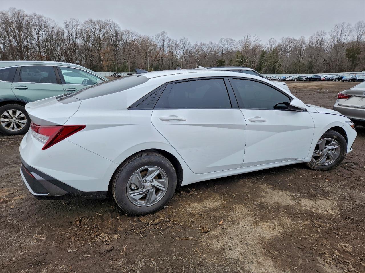 2025 Hyundai Elantra se