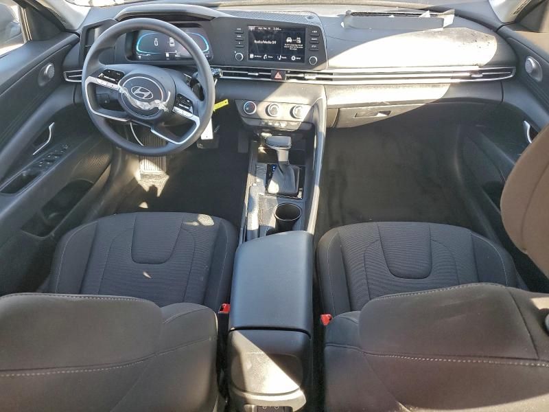 2025 Hyundai Elantra se