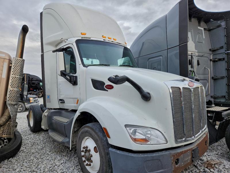 2017 Peterbilt 579 Semi Truck
