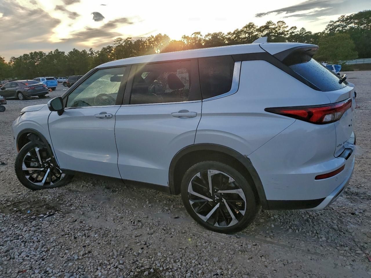 2023 Mitsubishi Outlander se