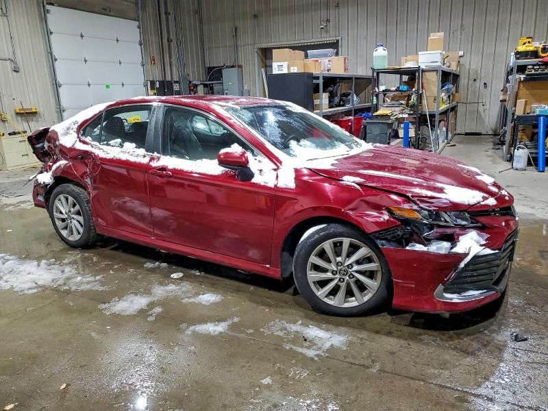 2022 Toyota Camry le