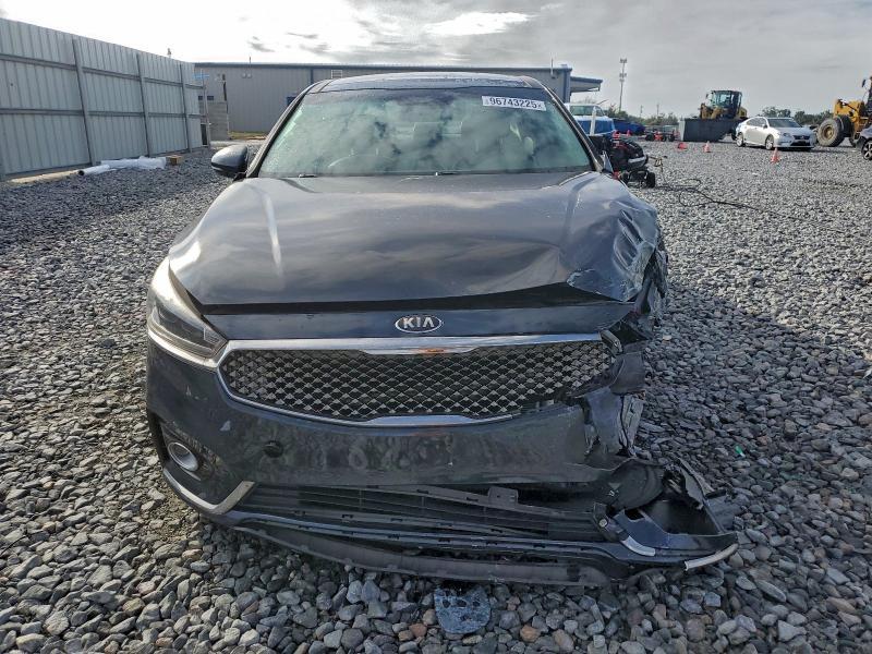 2017 KIA Cadenza Premium