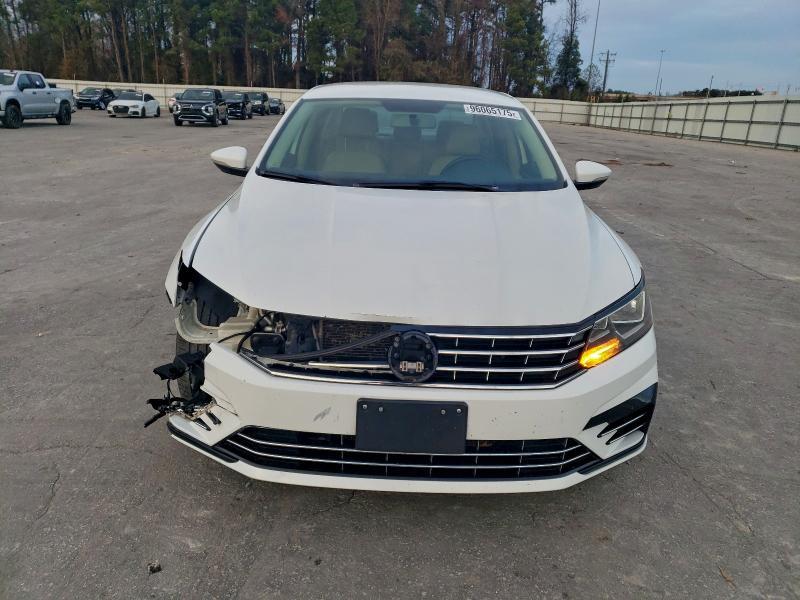 2017 Volkswagen Passat R-line
