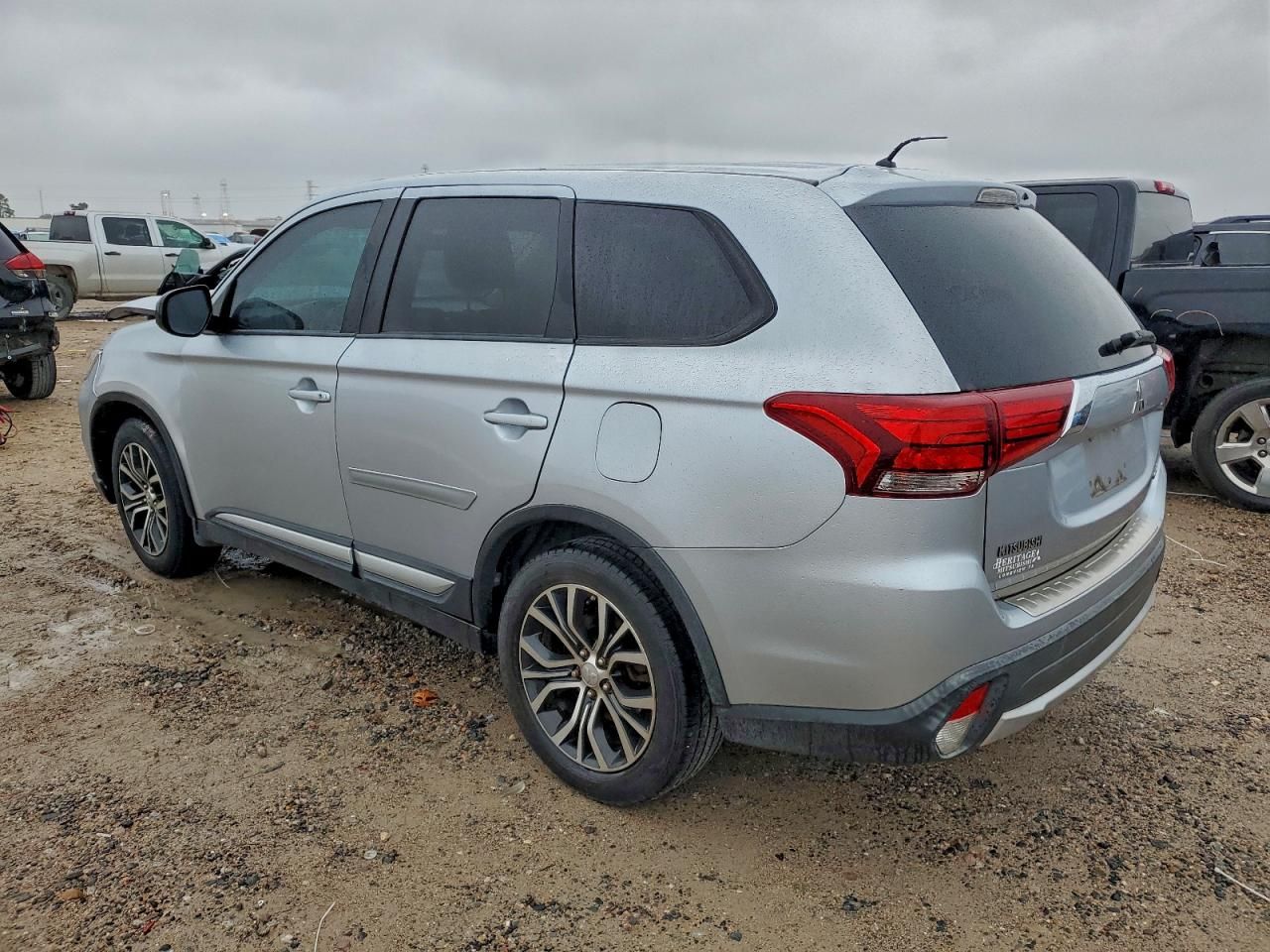 2016 Mitsubishi Outlander es
