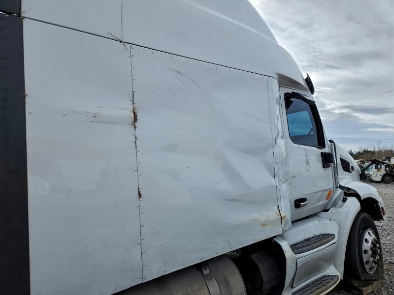 2022 Peterbilt 579 Semi Truck