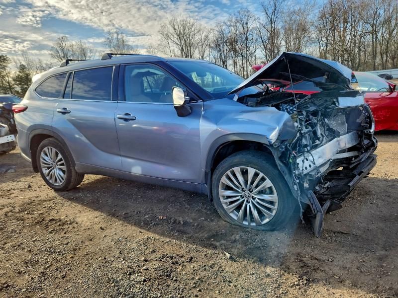 2022 Toyota Highlander Platinum