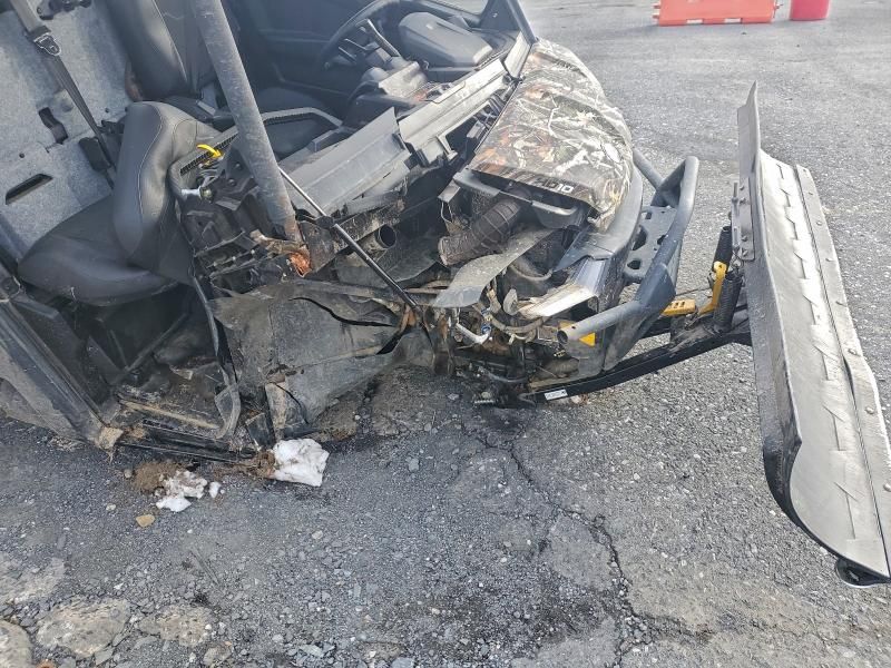 2025 Can-Am Defender Utility Vehicle