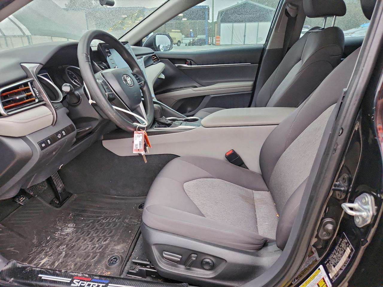 2022 Toyota Camry le