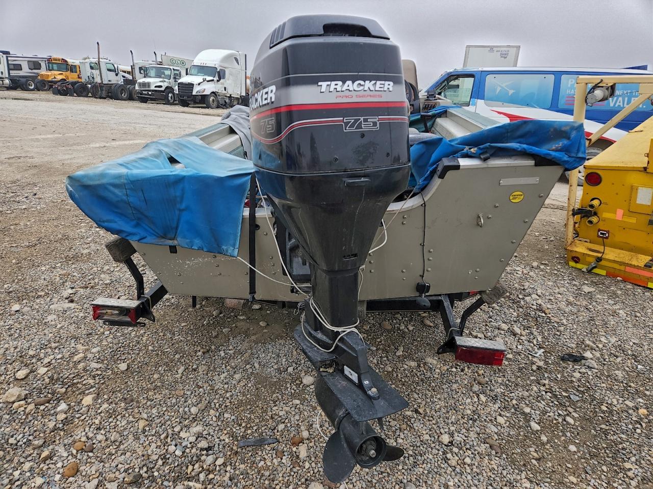 1999 Tracker Boat