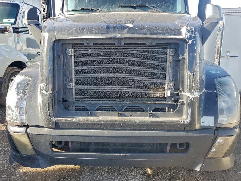 2014 Volvo VNL Semi Truck