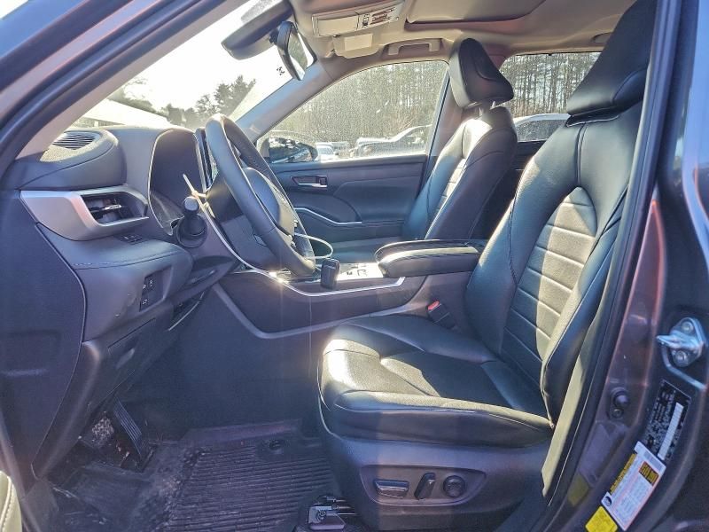 2024 Toyota Highlander le