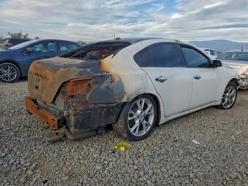 2012 Nissan Maxima s