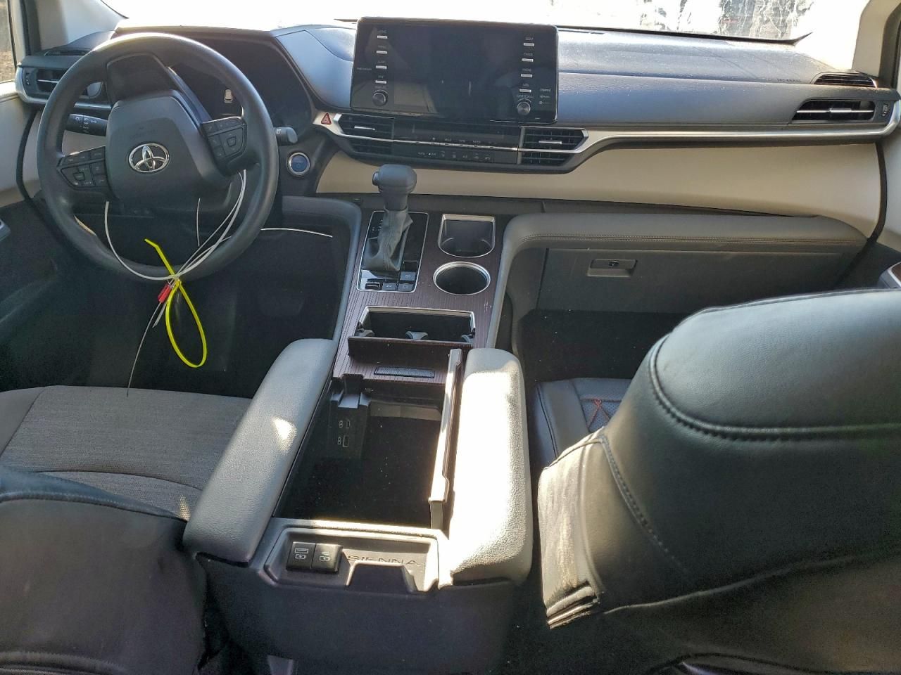 2023 Toyota Sienna le