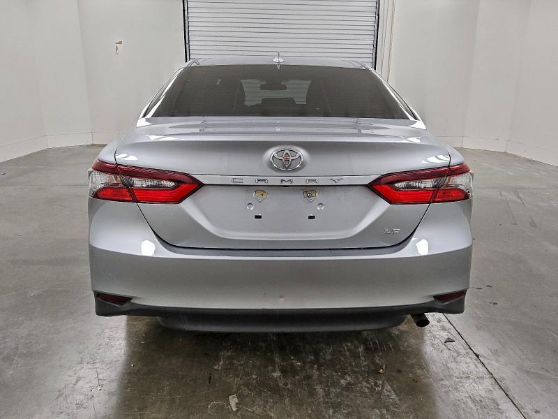 2021 Toyota Camry le