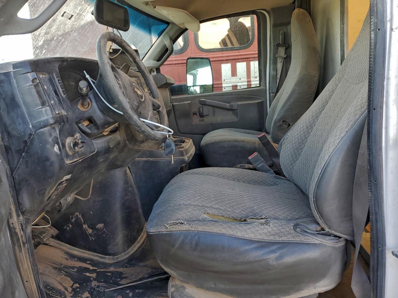 2017 Chevrolet Express G4500 Delivery Truck